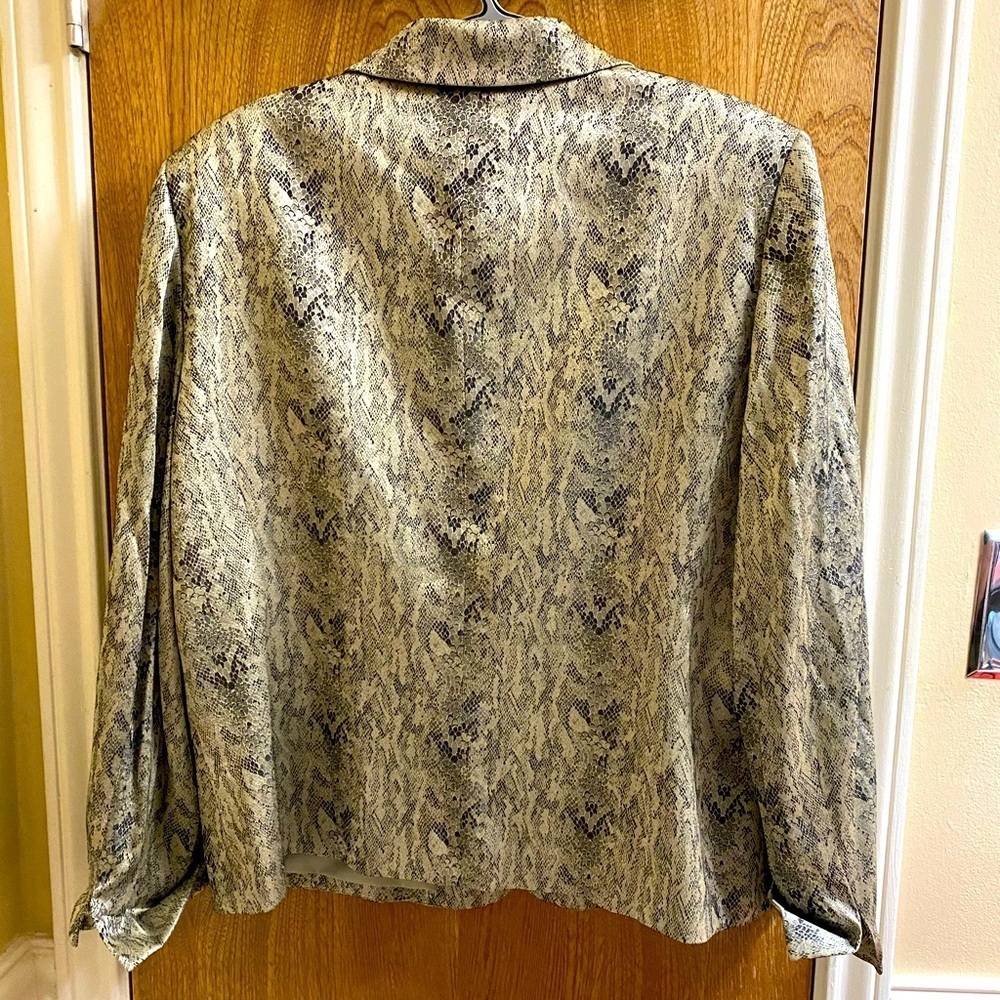 Le Suit Lace/Snakeskin Design Jacket with Matching Skirt Shimmery Tan & Black 18 - Picture 7 of 12